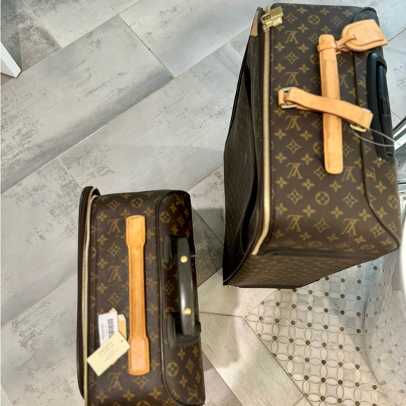 Louis Vuitton luggage - Picture 2 of 8